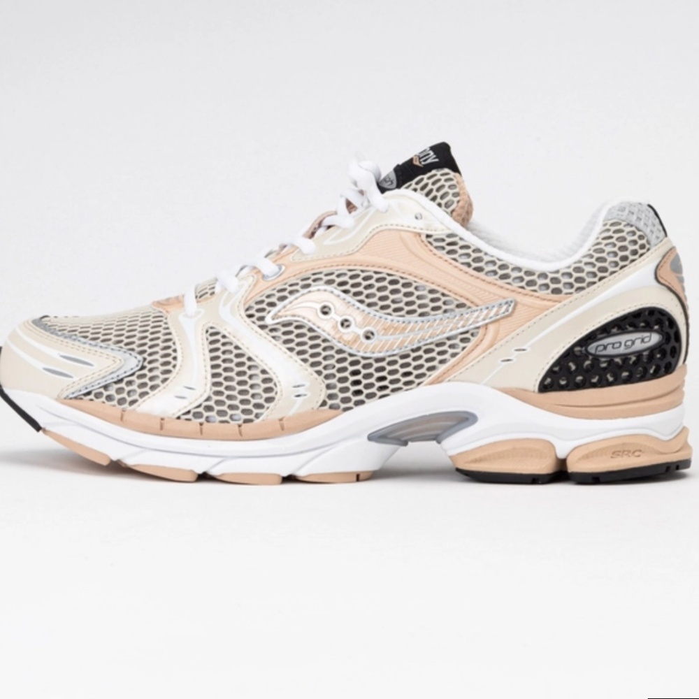 Saucony ProGrid Triumph 4 Cream/Tan | Women’s 9.5 / Men’s 8 | EU 41 | Y2K Retro